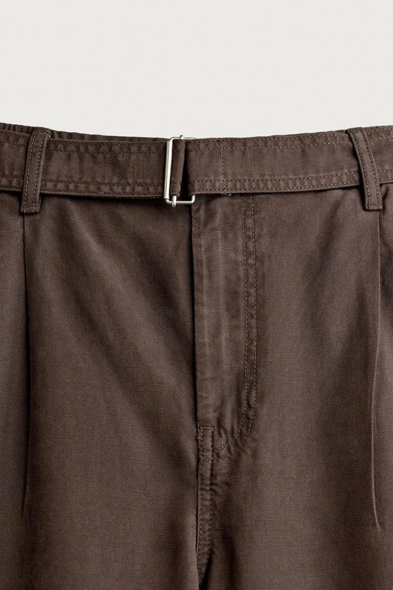 БРЮКИ RELAXED FIT СО СКЛАДКАМИ И РЕМНЕМ