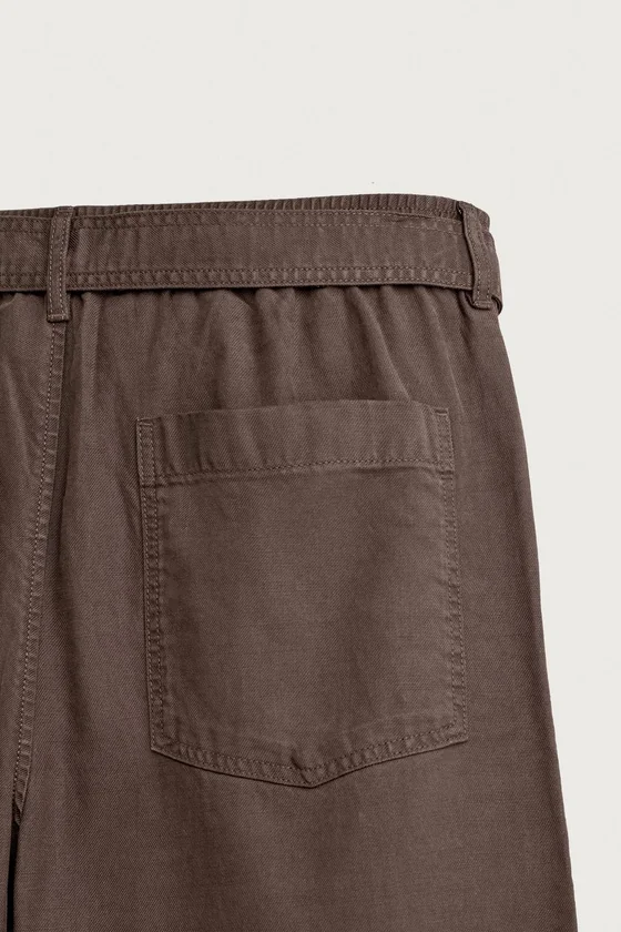 БРЮКИ RELAXED FIT СО СКЛАДКАМИ И РЕМНЕМ