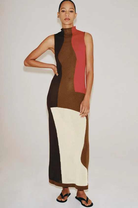 ТРИКОТАЖНОЕ ПЛАТЬЕ В СТИЛЕ COLOR BLOCK