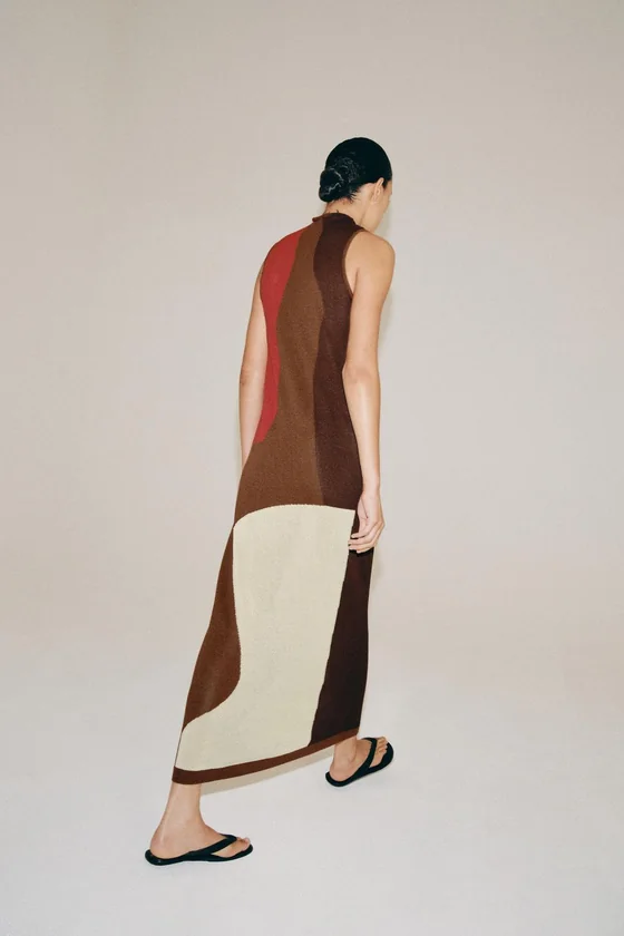 ТРИКОТАЖНОЕ ПЛАТЬЕ В СТИЛЕ COLOR BLOCK