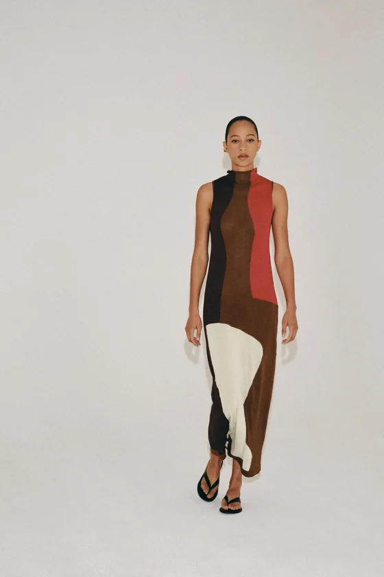 ТРИКОТАЖНОЕ ПЛАТЬЕ В СТИЛЕ COLOR BLOCK