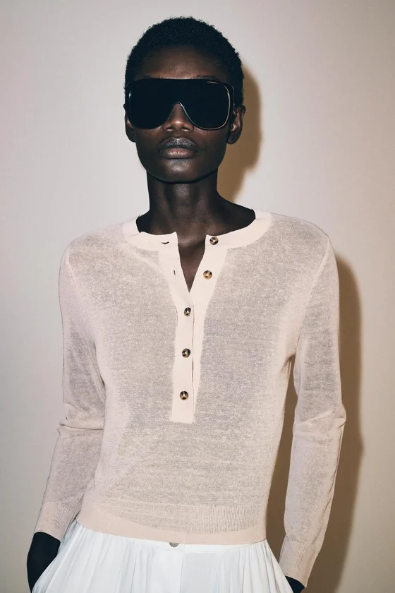 ТРИКОТАЖНЫЙ СВИТЕР НА ПУГОВИЦАХ