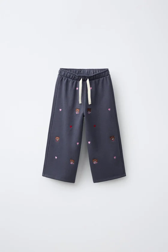 БРЮКИ ИЗ МЯГКОЙ ТКАНИ WIDE LEG С ВЫШИВКОЙ В ВИДЕ МЕДВЕЖАТ