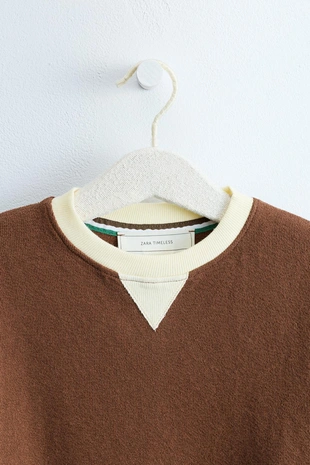 Zara Timeless — футболка с контрастным воротником