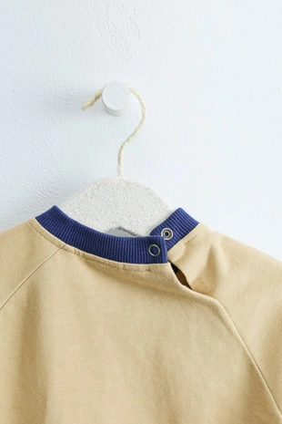 Zara Timeless — футболка с контрастным воротником