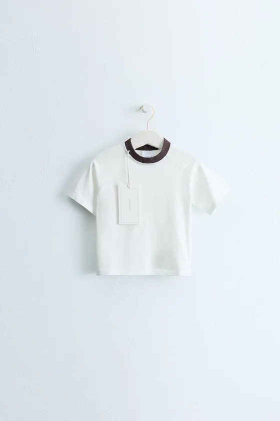 ZARA TIMELESS — ФУТБОЛКА С КОНТРАСТНЫМ ВОРОТНИКОМ