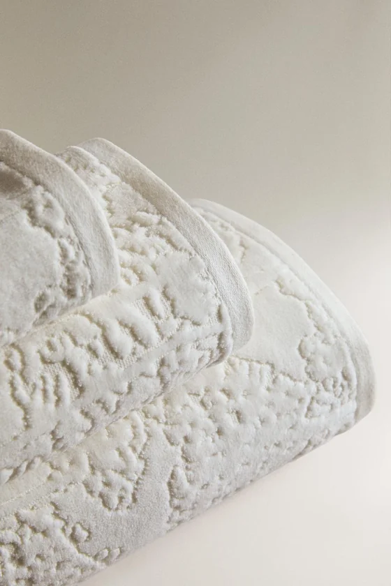 Хлопковое полотенце с жаккардовым цветочным узором