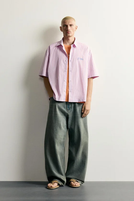 РУБАШКА BOXY FIT В ПОЛОСКУ С ВЫШИВКОЙ