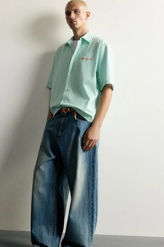 РУБАШКА BOXY FIT В ПОЛОСКУ С ВЫШИВКОЙ