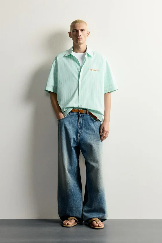 РУБАШКА BOXY FIT В ПОЛОСКУ С ВЫШИВКОЙ