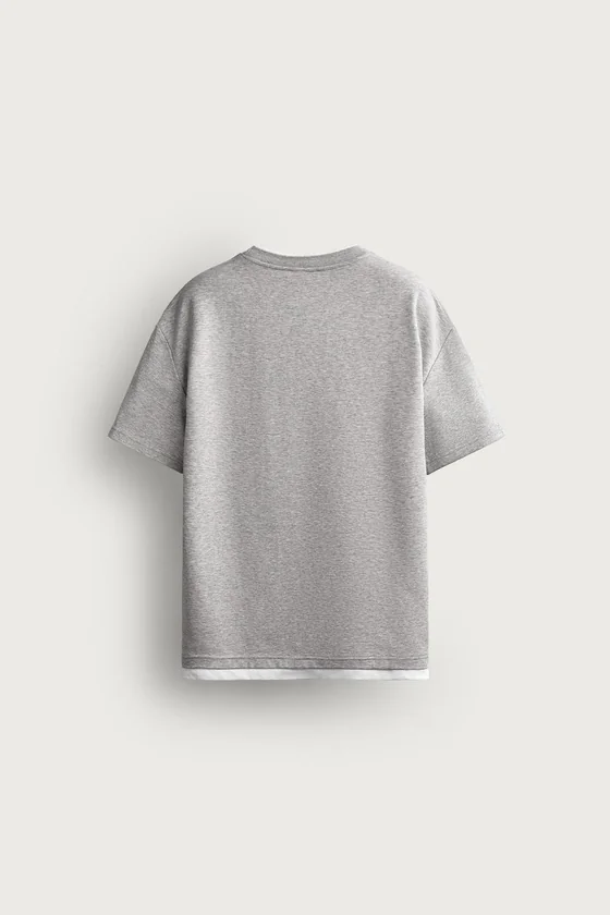 ФУТБОЛКА RELAXED FIT С КОНТРАСТНЫМИ ДЕТАЛЯМИ