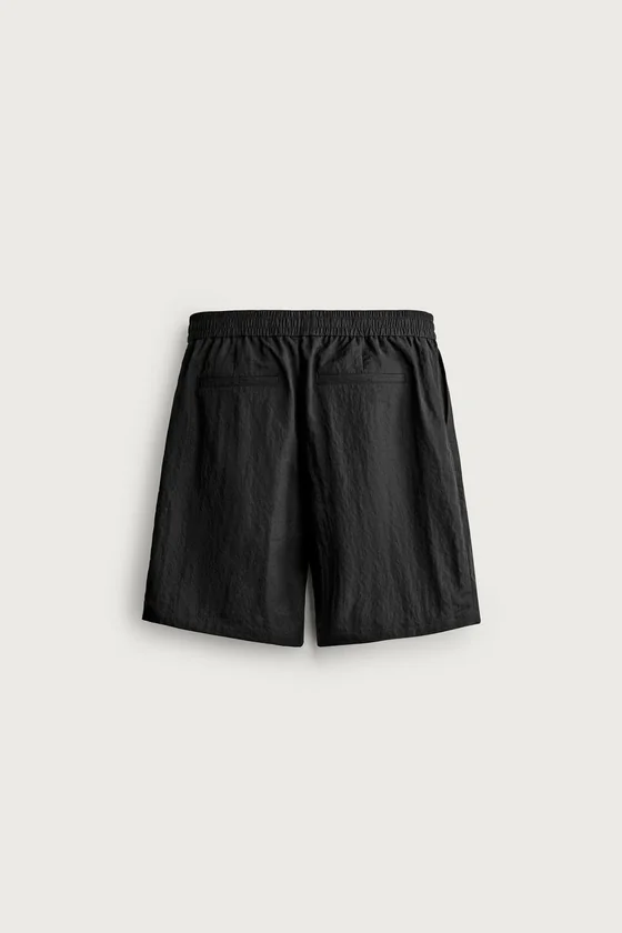 ШОРТЫ RELAXED FIT ИЗ СТРУЯЩЕЙСЯ ТКАНИ СО СКЛАДКАМИ