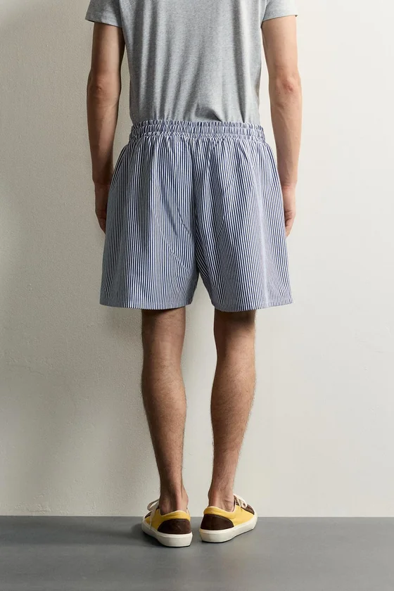 ШОРТЫ RELAXED FIT В ПОЛОСКУ С НАШИВКАМИ
