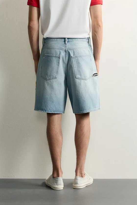 ДЖИНСОВЫЕ ШОРТЫ RELAXED FIT С НАШИВКАМИ