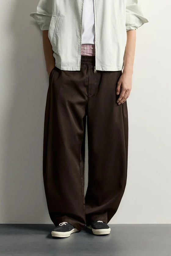 БРЮКИ BALLOON FIT С БОКОВЫМИ ЗАЩИПАМИ