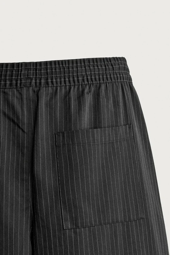 БРЮКИ BALLOON FIT С БОКОВЫМИ ЗАЩИПАМИ