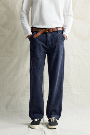Джинсы Relaxed Fit с эффектом потертости- Заказать в России