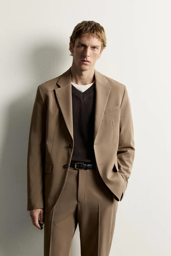 КОСТЮМНЫЙ ПИДЖАК КОМФОРТНОЙ ПОСАДКИ