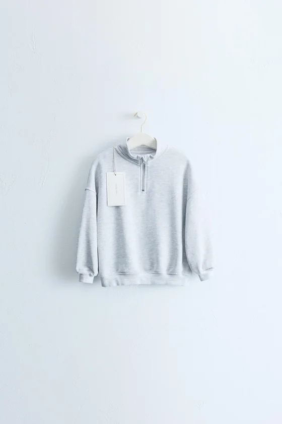 ZARA TIMELESS — ОДНОТОННАЯ ТОЛСТОВКА НА МОЛНИИ