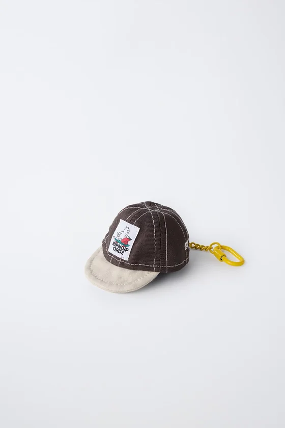 БРЕЛОК В ФОРМЕ КЕПКИ RIPNDIP © X ZARA KIDS