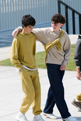 Спортивное худи- Заказать в России
