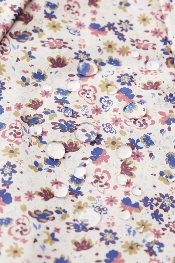 ПРОРЕЗИНЕННЫЙ ДОЖДЕВИК С ЦВЕТОЧНЫМ ПРИНТОМ WATER RESISTANT