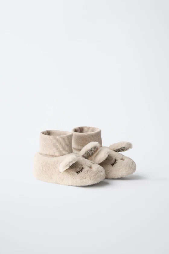 Тапочки с дизайном кролика