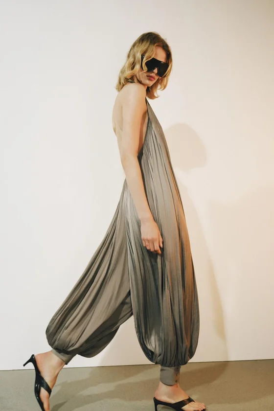 АТЛАСНЫЙ КОМБИНЕЗОН С ГОРЛОВИНОЙ ХАЛТЕР — ZW COLLECTION