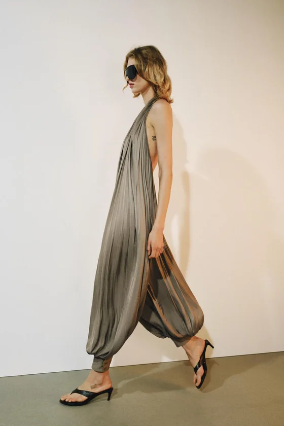 АТЛАСНЫЙ КОМБИНЕЗОН С ГОРЛОВИНОЙ ХАЛТЕР — ZW COLLECTION