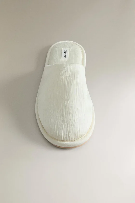 Текстурированные домашние тапочки