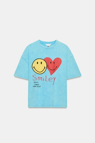 Футболка с эффектом потертости Smiley®- Заказать в России