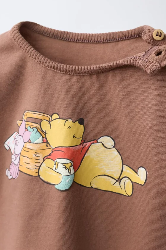 ФУТБОЛКА С ПРИНТОМ «ВИННИ-ПУХ» © DISNEY