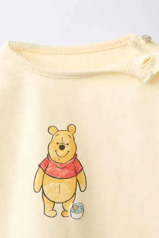 Лонгслив с принтом Winnie The Pooh © Disney- Заказать в России