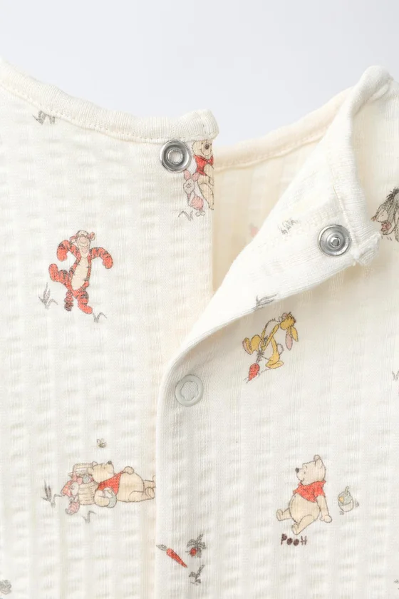 ЛОНГСЛИВ С ТЕКСТУРОЙ WINNIE THE POOH © DISNEY