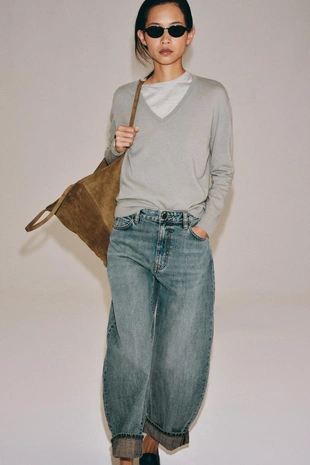 Свитер из экстрамягкой 100% шерсти с V-образным вырезом- Заказать в России