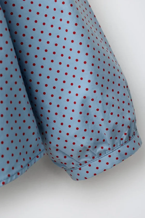 РУБАШКА В ГОРОШЕК С ОТЛОЖНЫМ ВОРОТНИКОМ
