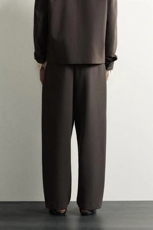 Брюки Relaxed Fit со складками- Заказать в России