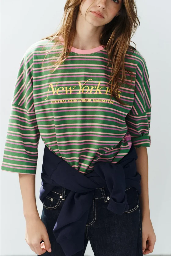 ФУТБОЛКА OVERSIZE В ПОЛОСКУ С НАДПИСЬЮ