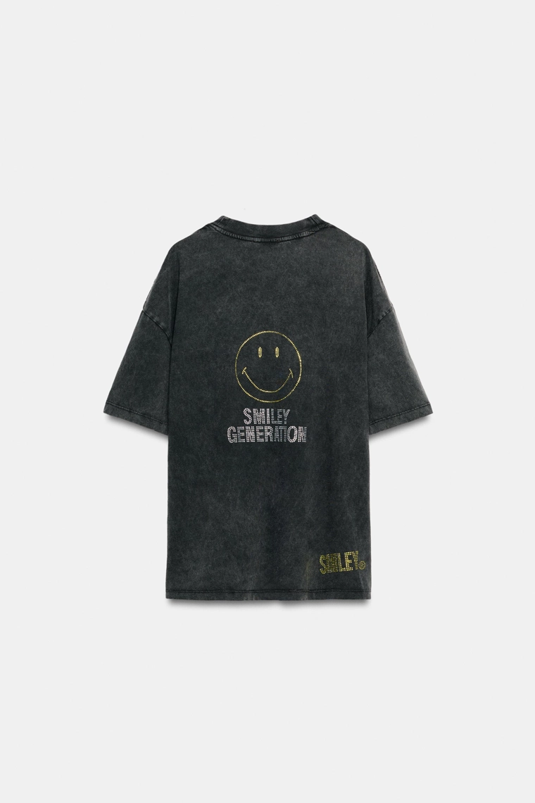 Футболка с эффектом потертости и стразами smiley®