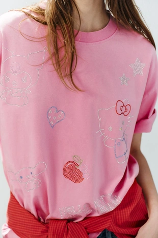 Футболка с эффектом потертости и блестками Hello Kitty ©- Заказать в России