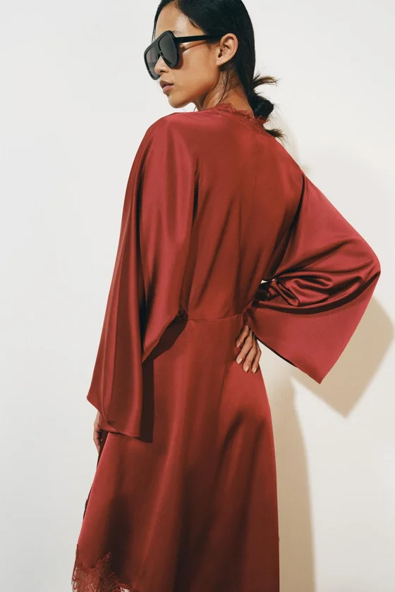 АТЛАСНОЕ ПЛАТЬЕ С КРУЖЕВОМ — ZW COLLECTION