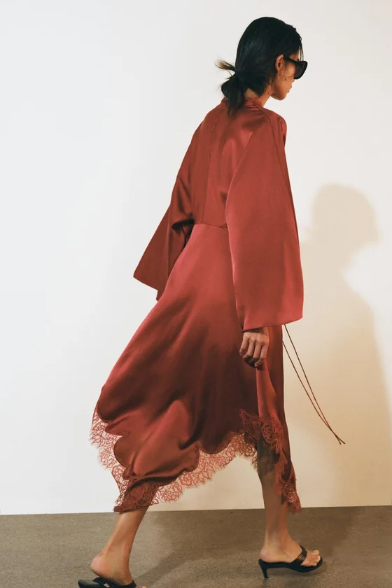 АТЛАСНОЕ ПЛАТЬЕ С КРУЖЕВОМ — ZW COLLECTION