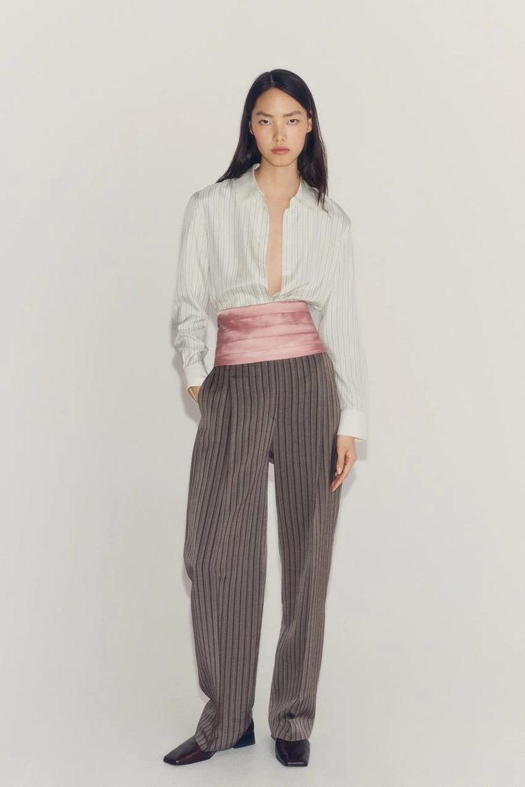БРЮКИ В ПОЛОСКУ С ЗАЩИПАМИ — коллекция Zara «ZW»