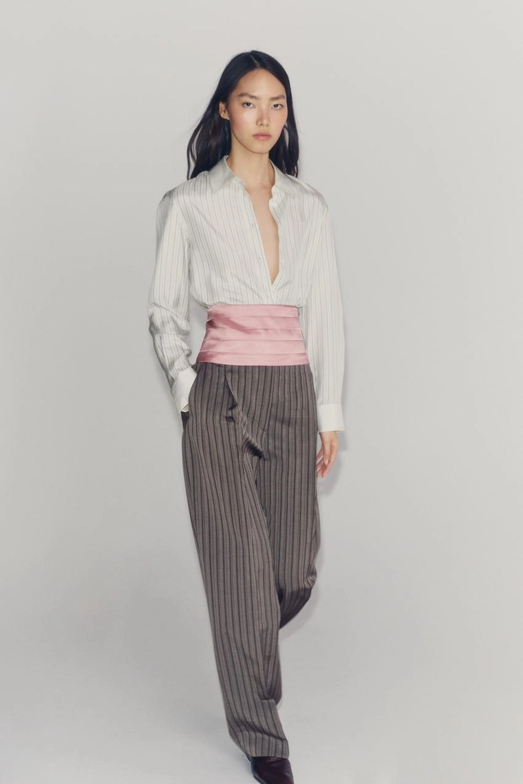 БРЮКИ В ПОЛОСКУ С ЗАЩИПАМИ — коллекция Zara «ZW»