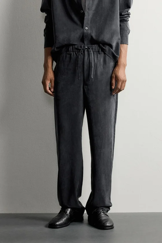 СТРУЯЩИЕСЯ БРЮКИ RELAXED FIT