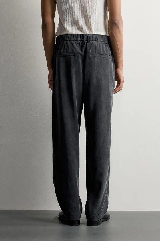 СТРУЯЩИЕСЯ БРЮКИ RELAXED FIT