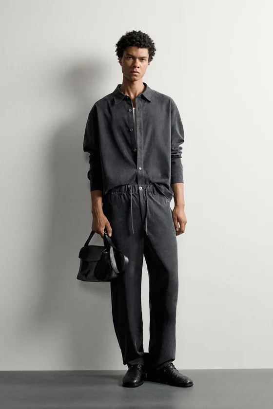 СТРУЯЩИЕСЯ БРЮКИ RELAXED FIT