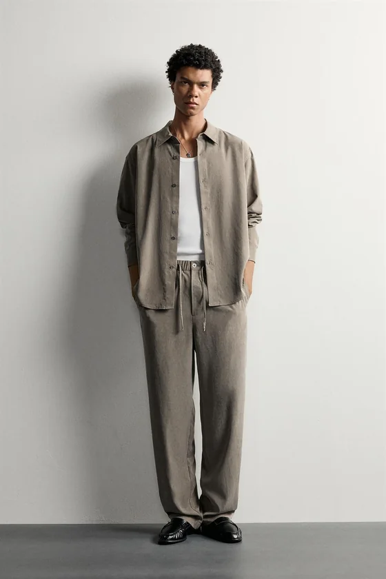 СТРУЯЩИЕСЯ БРЮКИ RELAXED FIT