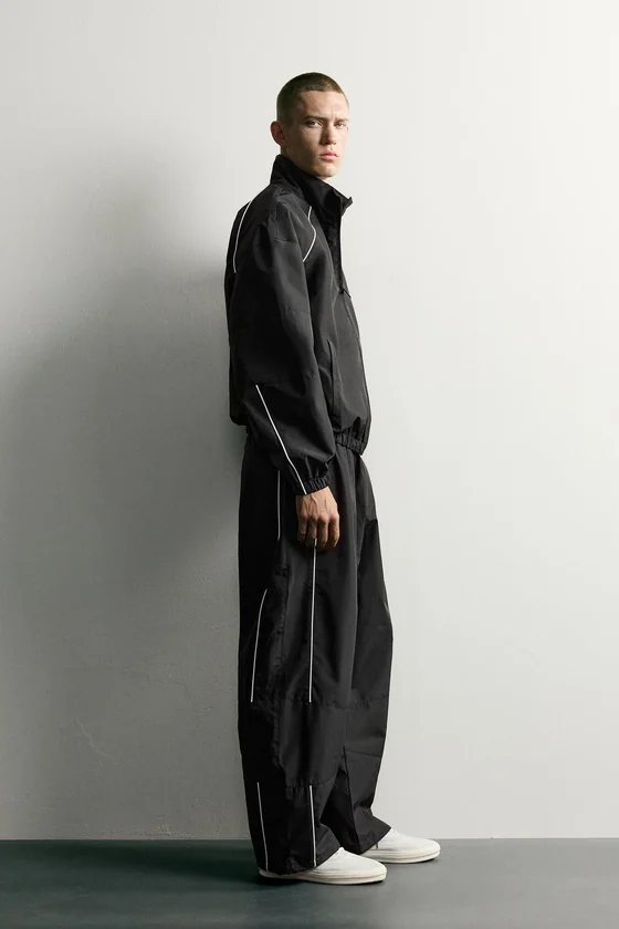 WATER-REPELLENT КУРТКА С КОНТРАСТНОЙ ОТДЕЛКОЙ