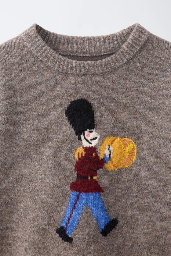 МЯГКИЙ ДЖЕМПЕР С ПРИНТОМ «КОРОЛЕВСКИЙ ГВАРДЕЕЦ»